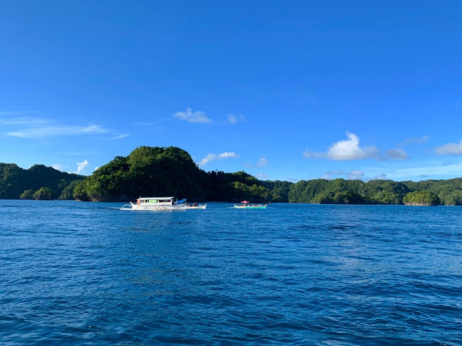 mer bleue des Philippines, batangas, bateau philippin