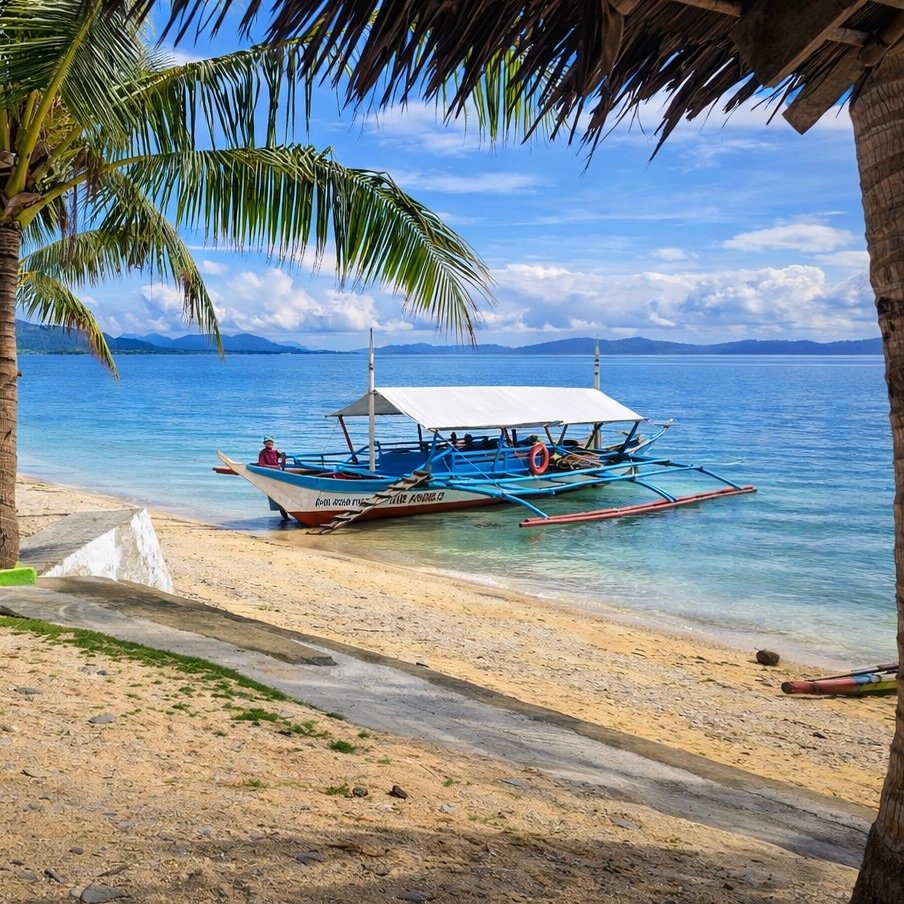 Barque traditionnelle sur la plage de Biliran aux Philippines